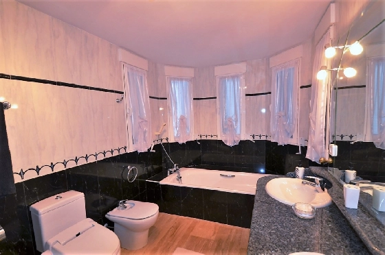 Villa in Altea zu verkaufen, Living area 688 m², Zustand gepflegt, + Zentralheizung, Klimaanlage, Plot 16250 m², 5 Schlafzimmer, 3 Badezimmer, Pool, ref.: GB-4617-MJ-14
