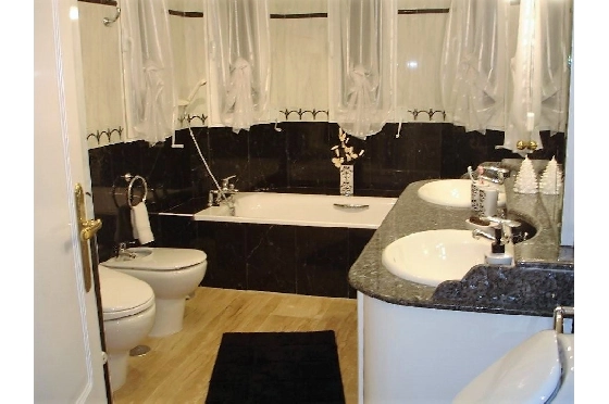 Villa in Altea zu verkaufen, Living area 688 m², Zustand gepflegt, + Zentralheizung, Klimaanlage, Plot 16250 m², 5 Schlafzimmer, 3 Badezimmer, Pool, ref.: GB-4617-MJ-16