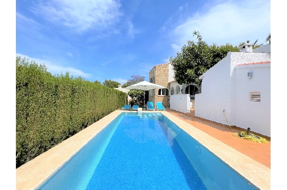 Villa in Denia zur Ferienvermietung, Living area 117 m², Baujahr 1974, Zustand gepflegt, + Zentralheizung, Klimaanlage, Plot 680 m², 3 Schlafzimmer, 2 Badezimmer, Pool, ref.: T-0615-2
