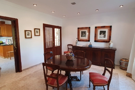 Herrenhaus in Oliva zu verkaufen, Living area 210 m², Baujahr 1995, Zustand gepflegt, + Ofen, Plot 849 m², 4 Schlafzimmer, 3 Badezimmer, Pool, ref.: RA-0921-11