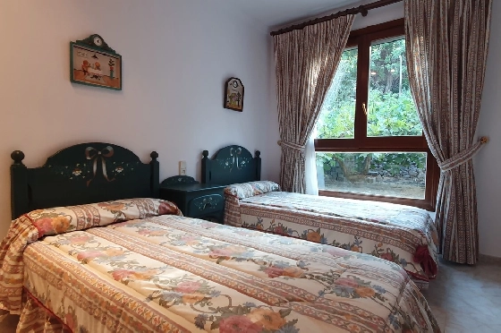 Herrenhaus in Oliva zu verkaufen, Living area 210 m², Baujahr 1995, Zustand gepflegt, + Ofen, Plot 849 m², 4 Schlafzimmer, 3 Badezimmer, Pool, ref.: RA-0921-12