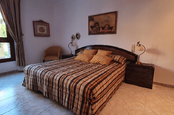 Herrenhaus in Oliva zu verkaufen, Living area 210 m², Baujahr 1995, Zustand gepflegt, + Ofen, Plot 849 m², 4 Schlafzimmer, 3 Badezimmer, Pool, ref.: RA-0921-13