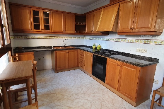 Herrenhaus in Oliva zu verkaufen, Living area 210 m², Baujahr 1995, Zustand gepflegt, + Ofen, Plot 849 m², 4 Schlafzimmer, 3 Badezimmer, Pool, ref.: RA-0921-14