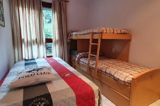 Herrenhaus in Oliva zu verkaufen, Living area 210 m², Baujahr 1995, Zustand gepflegt, + Ofen, Plot 849 m², 4 Schlafzimmer, 3 Badezimmer, Pool, ref.: RA-0921-17