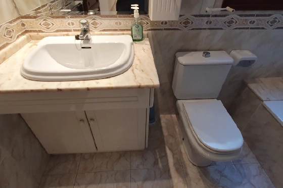 Herrenhaus in Oliva zu verkaufen, Living area 210 m², Baujahr 1995, Zustand gepflegt, + Ofen, Plot 849 m², 4 Schlafzimmer, 3 Badezimmer, Pool, ref.: RA-0921-18