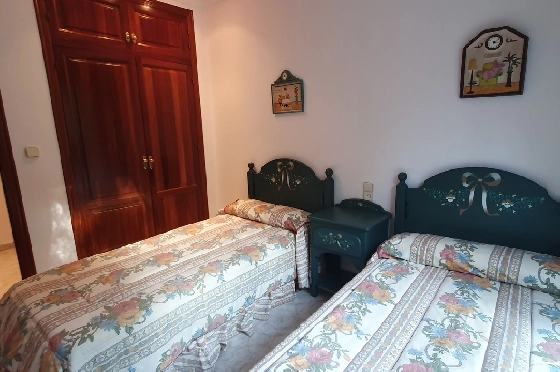 Herrenhaus in Oliva zu verkaufen, Living area 210 m², Baujahr 1995, Zustand gepflegt, + Ofen, Plot 849 m², 4 Schlafzimmer, 3 Badezimmer, Pool, ref.: RA-0921-19