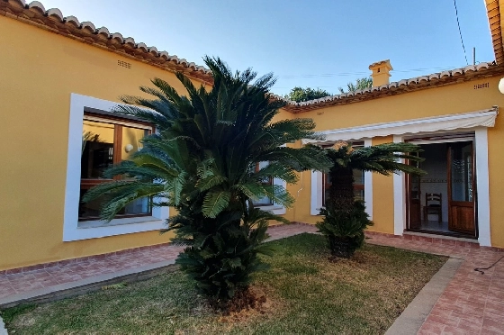Herrenhaus in Oliva zu verkaufen, Living area 210 m², Baujahr 1995, Zustand gepflegt, + Ofen, Plot 849 m², 4 Schlafzimmer, 3 Badezimmer, Pool, ref.: RA-0921-6