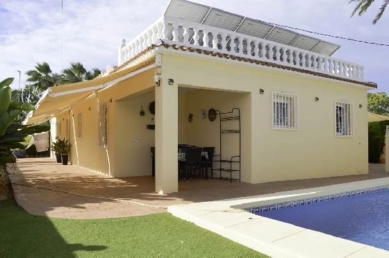 Villa in Denia zu verkaufen, Living area 121 m², Klimaanlage, Plot 623 m², 4 Schlafzimmer, 2 Badezimmer, Pool, ref.: CO-C25935-1