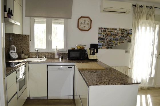 Villa in Denia zu verkaufen, Living area 121 m², Klimaanlage, Plot 623 m², 4 Schlafzimmer, 2 Badezimmer, Pool, ref.: CO-C25935-17