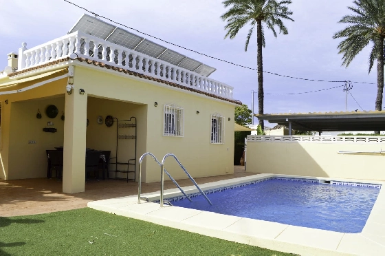 Villa in Denia zu verkaufen, Living area 121 m², Klimaanlage, Plot 623 m², 4 Schlafzimmer, 2 Badezimmer, Pool, ref.: CO-C25935-19