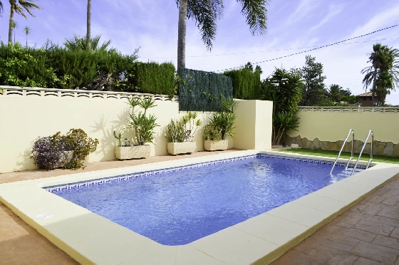 Villa in Denia zu verkaufen, Living area 121 m², Klimaanlage, Plot 623 m², 4 Schlafzimmer, 2 Badezimmer, Pool, ref.: CO-C25935-2