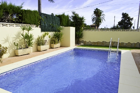 Villa in Denia zu verkaufen, Living area 121 m², Klimaanlage, Plot 623 m², 4 Schlafzimmer, 2 Badezimmer, Pool, ref.: CO-C25935-44