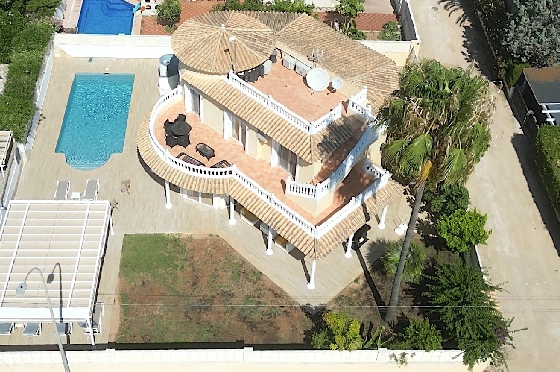 Villa in Els Poblets(Ptda. Revoltes) zu verkaufen, Living area 234 m², Baujahr 2004, Zustand gepflegt, + Zentralheizung, Klimaanlage, Plot 614 m², 4 Schlafzimmer, 3 Badezimmer, Pool, ref.: AS-1425-51