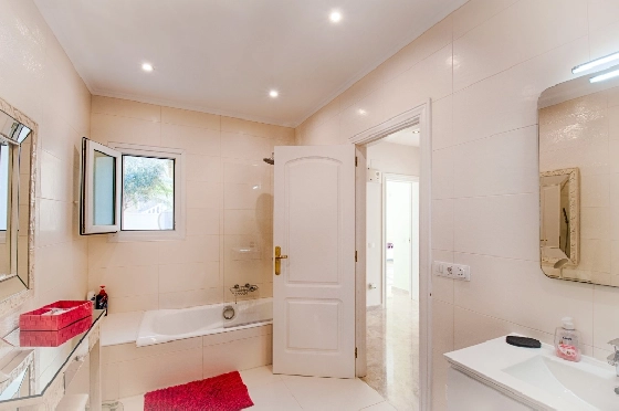 Villa in Moraira zu verkaufen, Living area 466 m², Baujahr 2005, Klimaanlage, Plot 2040 m², 5 Schlafzimmer, 5 Badezimmer, Pool, ref.: AM-12515DR-47