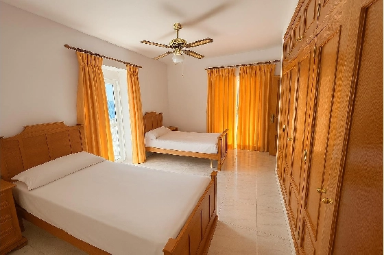Villa in La Sella(La Sella) zu verkaufen, Living area 379 m², Zustand gepflegt, + KLIMA, Klimaanlage, Plot 1699 m², 4 Schlafzimmer, 4 Badezimmer, Pool, ref.: MG-0925-17