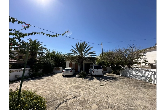 Villa in Denia zu verkaufen, Living area 220 m², Baujahr 1983, Klimaanlage, Plot 2233 m², 6 Schlafzimmer, 2 Badezimmer, Pool, ref.: O-V95814-18