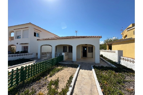 Villa in Denia zu verkaufen, Living area 220 m², Baujahr 1983, Klimaanlage, Plot 2233 m², 6 Schlafzimmer, 2 Badezimmer, Pool, ref.: O-V95814-20