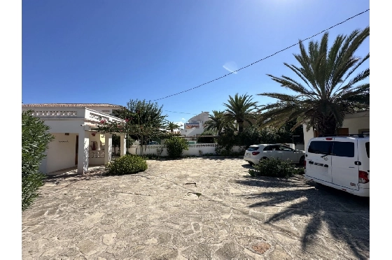 Villa in Denia zu verkaufen, Living area 220 m², Baujahr 1983, Klimaanlage, Plot 2233 m², 6 Schlafzimmer, 2 Badezimmer, Pool, ref.: O-V95814-35