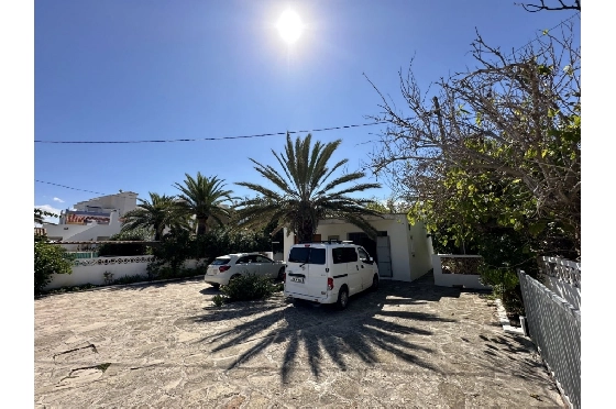 Villa in Denia zu verkaufen, Living area 220 m², Baujahr 1983, Klimaanlage, Plot 2233 m², 6 Schlafzimmer, 2 Badezimmer, Pool, ref.: O-V95814-36