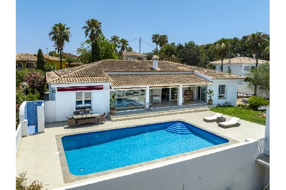 Villa in Denia zu verkaufen, Living area 324 m², Baujahr 1993, Zustand modernisiert, + Fussbodenheizung, Klimaanlage, Plot 1888 m², 4 Schlafzimmer, 2 Badezimmer, Pool, ref.: BC-7771-1