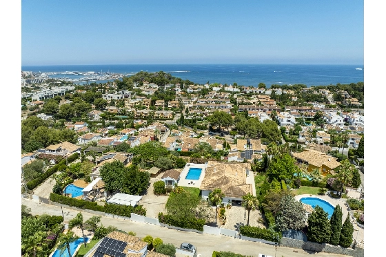 Villa in Denia zu verkaufen, Living area 324 m², Baujahr 1993, Zustand modernisiert, + Fussbodenheizung, Klimaanlage, Plot 1888 m², 4 Schlafzimmer, 2 Badezimmer, Pool, ref.: BC-7771-12