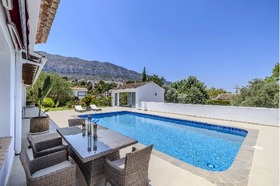 Villa in Denia zu verkaufen, Living area 324 m², Baujahr 1993, Zustand modernisiert, + Fussbodenheizung, Klimaanlage, Plot 1888 m², 4 Schlafzimmer, 2 Badezimmer, Pool, ref.: BC-7771-13