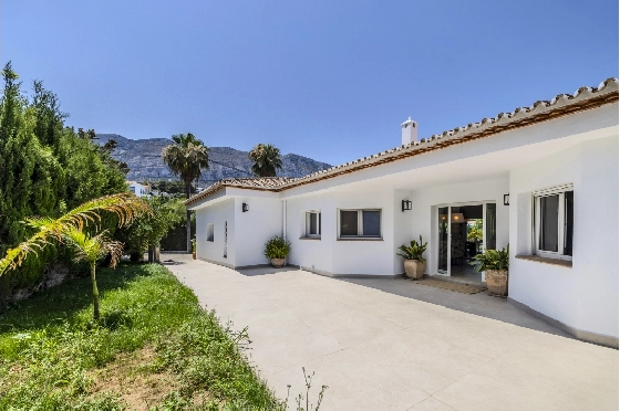 Villa in Denia zu verkaufen, Living area 324 m², Baujahr 1993, Zustand modernisiert, + Fussbodenheizung, Klimaanlage, Plot 1888 m², 4 Schlafzimmer, 2 Badezimmer, Pool, ref.: BC-7771-26