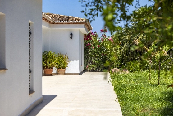 Villa in Denia zu verkaufen, Living area 324 m², Baujahr 1993, Zustand modernisiert, + Fussbodenheizung, Klimaanlage, Plot 1888 m², 4 Schlafzimmer, 2 Badezimmer, Pool, ref.: BC-7771-34