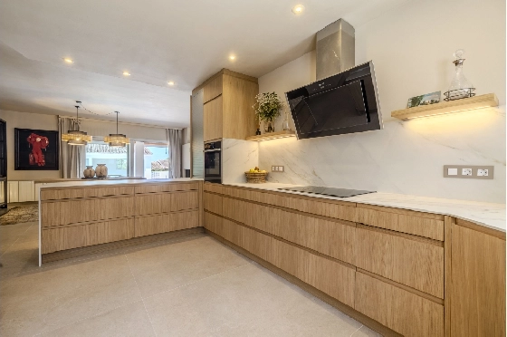 Villa in Denia zu verkaufen, Living area 324 m², Baujahr 1993, Zustand modernisiert, + Fussbodenheizung, Klimaanlage, Plot 1888 m², 4 Schlafzimmer, 2 Badezimmer, Pool, ref.: BC-7771-39