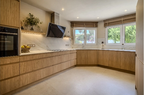 Villa in Denia zu verkaufen, Living area 324 m², Baujahr 1993, Zustand modernisiert, + Fussbodenheizung, Klimaanlage, Plot 1888 m², 4 Schlafzimmer, 2 Badezimmer, Pool, ref.: BC-7771-49