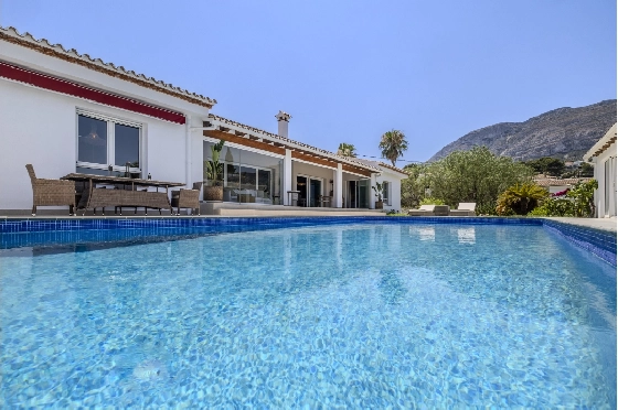 Villa in Denia zu verkaufen, Living area 324 m², Baujahr 1993, Zustand modernisiert, + Fussbodenheizung, Klimaanlage, Plot 1888 m², 4 Schlafzimmer, 2 Badezimmer, Pool, ref.: BC-7771-5