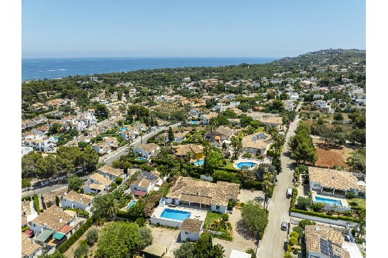 Villa in Denia zu verkaufen, Living area 324 m², Baujahr 1993, Zustand modernisiert, + Fussbodenheizung, Klimaanlage, Plot 1888 m², 4 Schlafzimmer, 2 Badezimmer, Pool, ref.: BC-7771-9