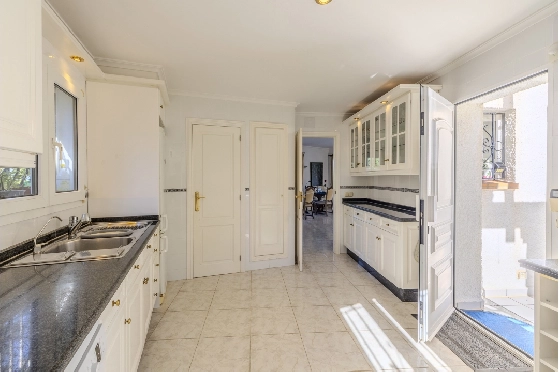 Villa in Denia zu verkaufen, Living area 267 m², Baujahr 1993, Zustand gepflegt, + Zentralheizung, Plot 1085 m², 4 Schlafzimmer, 3 Badezimmer, Pool, ref.: BC-7785-31