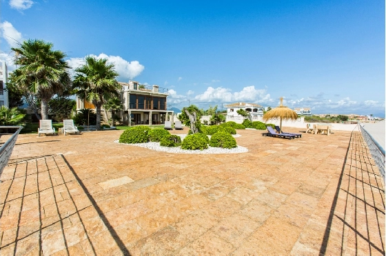 Villa in Denia zu verkaufen, Living area 266 m², Klimaanlage, Plot 1254 m², 5 Schlafzimmer, 3 Badezimmer, Pool, ref.: VI-CHA2550-13
