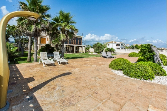 Villa in Denia zu verkaufen, Living area 266 m², Klimaanlage, Plot 1254 m², 5 Schlafzimmer, 3 Badezimmer, Pool, ref.: VI-CHA2550-14