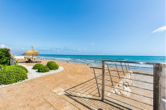 Villa in Denia zu verkaufen, Living area 266 m², Klimaanlage, Plot 1254 m², 5 Schlafzimmer, 3 Badezimmer, Pool, ref.: VI-CHA2550-15