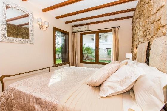 Villa in Denia zu verkaufen, Living area 266 m², Klimaanlage, Plot 1254 m², 5 Schlafzimmer, 3 Badezimmer, Pool, ref.: VI-CHA2550-35