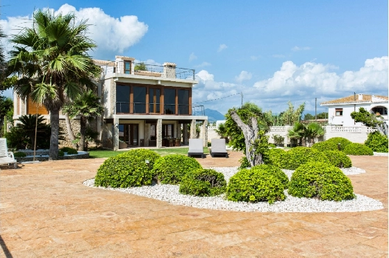Villa in Denia zu verkaufen, Living area 266 m², Klimaanlage, Plot 1254 m², 5 Schlafzimmer, 3 Badezimmer, Pool, ref.: VI-CHA2550-50