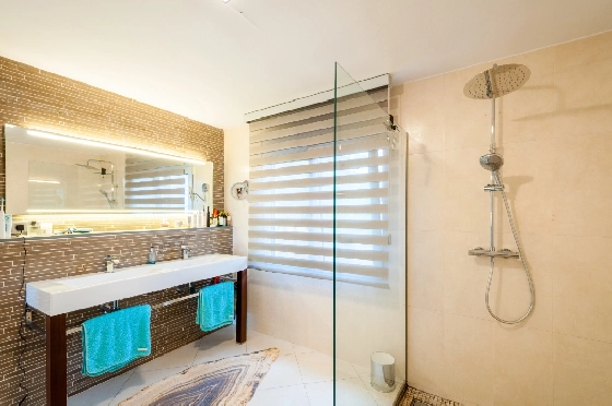Villa in Moraira zu verkaufen, Living area 270 m², Klimaanlage, Plot 897 m², 3 Schlafzimmer, 3 Badezimmer, Pool, ref.: AM-12629DR-18