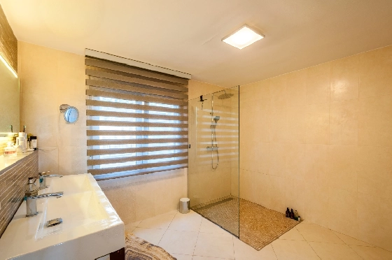Villa in Moraira zu verkaufen, Living area 270 m², Klimaanlage, Plot 897 m², 3 Schlafzimmer, 3 Badezimmer, Pool, ref.: AM-12629DR-19