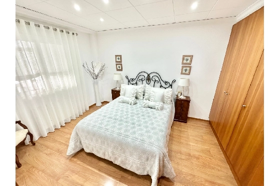 Stadthaus in Pego zu verkaufen, Wohnfläche 456 m², Baujahr 1982, Klimaanlage, Grundstück 224 m², 5 Schlafzimmer, 2 Badezimmer, Pool, ref.: O-V96114-9