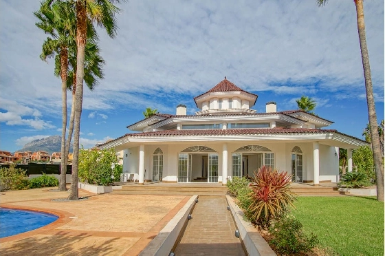 Villa in L-Alfas del Pi(Alfaz del PI Pueblo Urbanizaciones) zu verkaufen, Living area 810 m², Plot 1094 m², 5 Schlafzimmer, 6 Badezimmer, Pool, ref.: COB-7030ALF-10535-1