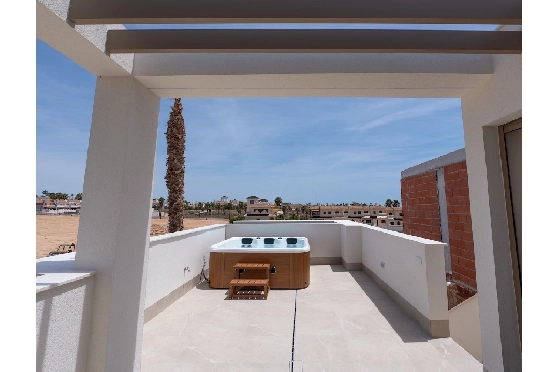 Eck-Reihenhaus in Los Alcazares zu verkaufen, Living area 146 m², Zustand Erstbezug, Klimaanlage, Plot 177 m², 3 Schlafzimmer, 2 Badezimmer, Pool, ref.: HA-LAN-480-Q01-21